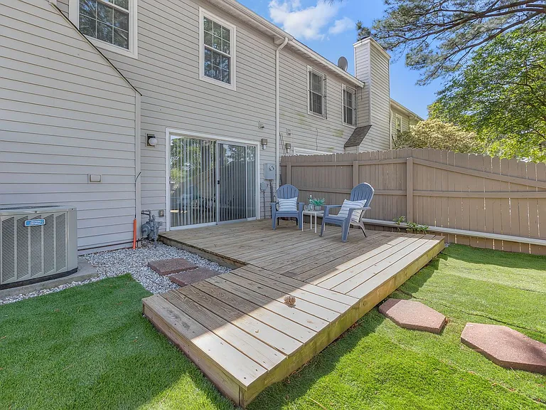 5036 Glenwood Way — Photo 22