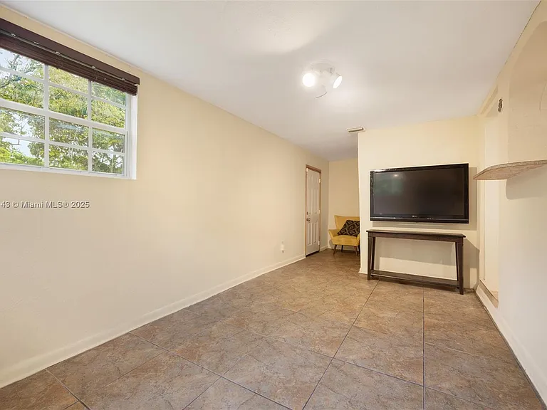 6401 SW 63rd Ct — Photo 12