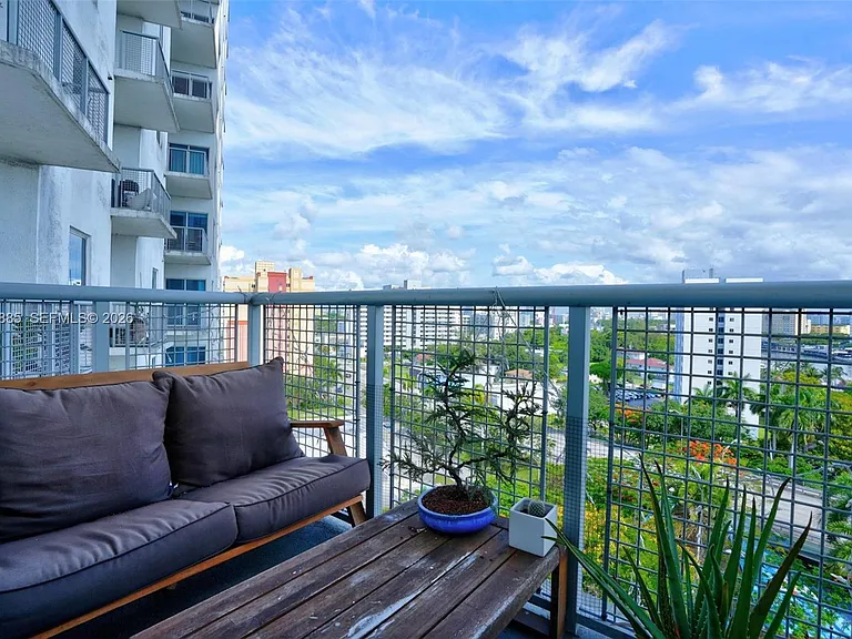 10 SW South River Dr #1005 — Photo 19