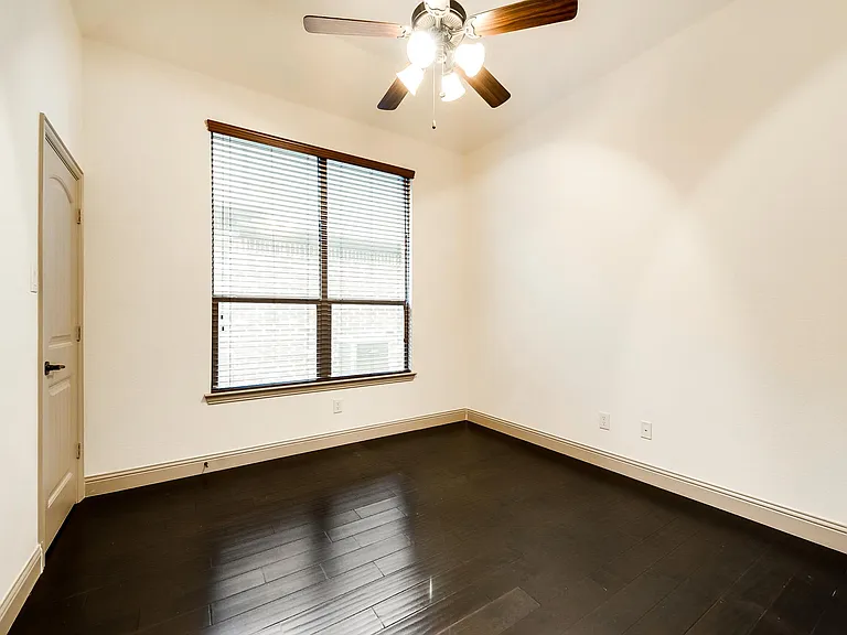 1025 Dunhill Ln — Photo 5