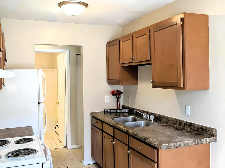 1067 Van Dyke St — Photo 45