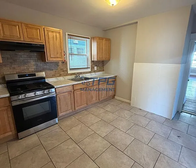 76 Halstead St #1 — Photo 3