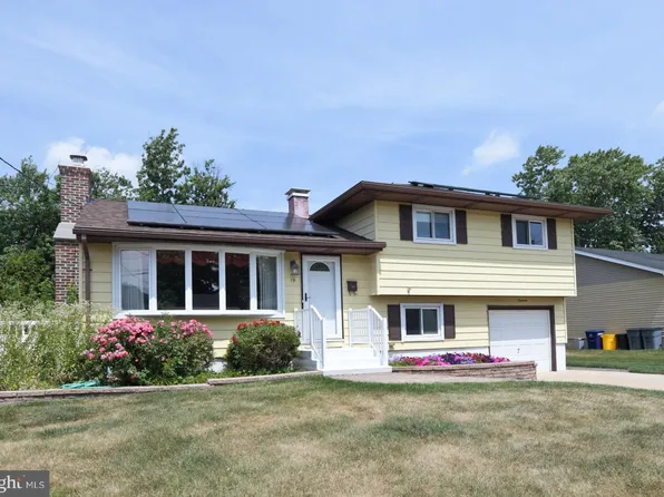 19 Cannon Dr, Hamilton, NJ 08690