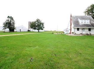 2371 E 2400 N Rd, Watseka, IL 60970