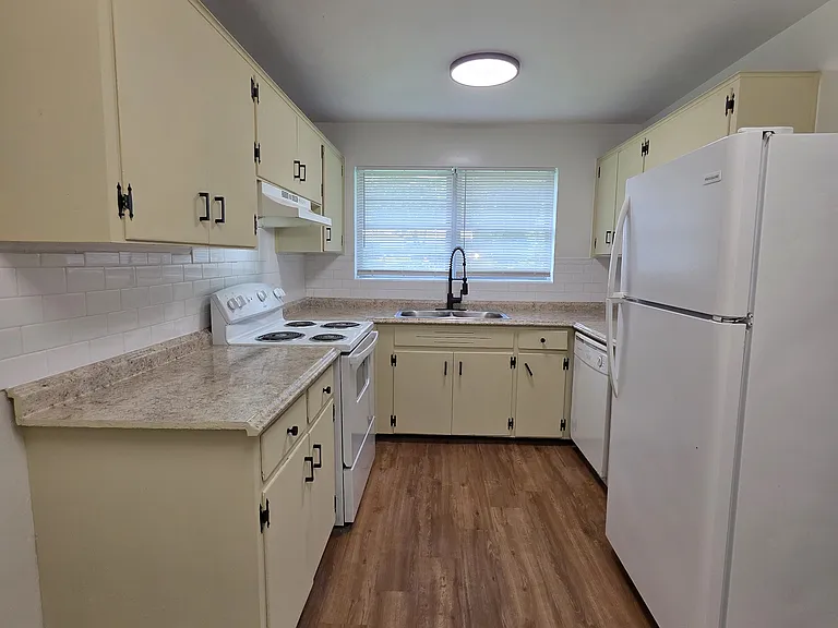 Updated eat-in kitchen