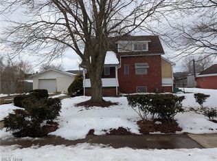 218 S Lawn Dr, Newcomerstown, OH 43832