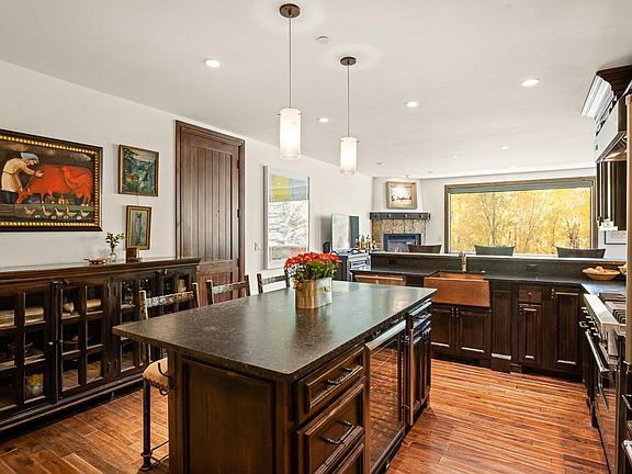 Kitchen with large island