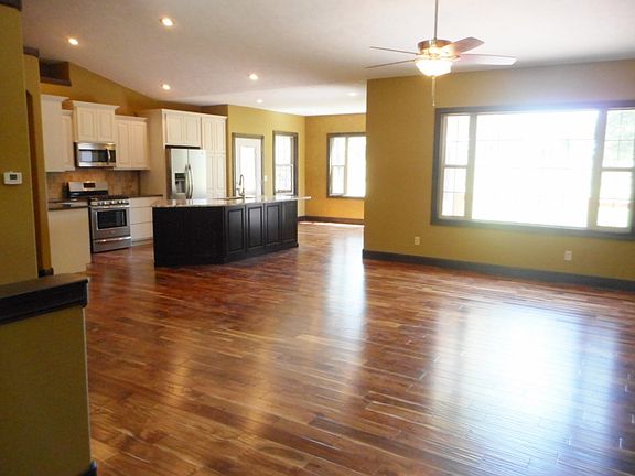 4th image of 10041 Golf Green Ct
