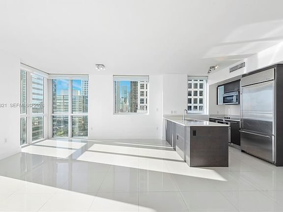 3rd image of 500 Brickell Ave APT 1402