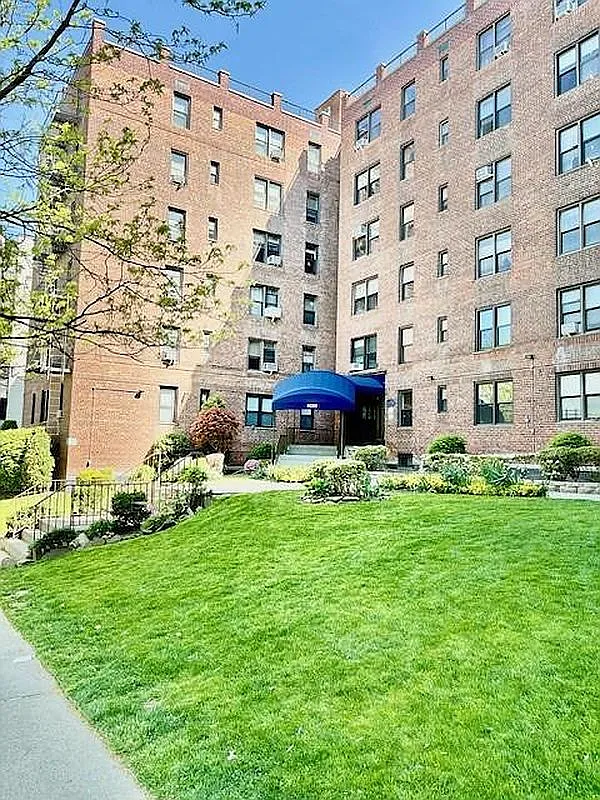 9255 Shore Rd APT 6C photo 1
