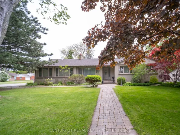 1361 Lochlin Trl #Basement, Mississauga, ON L5G 3V4