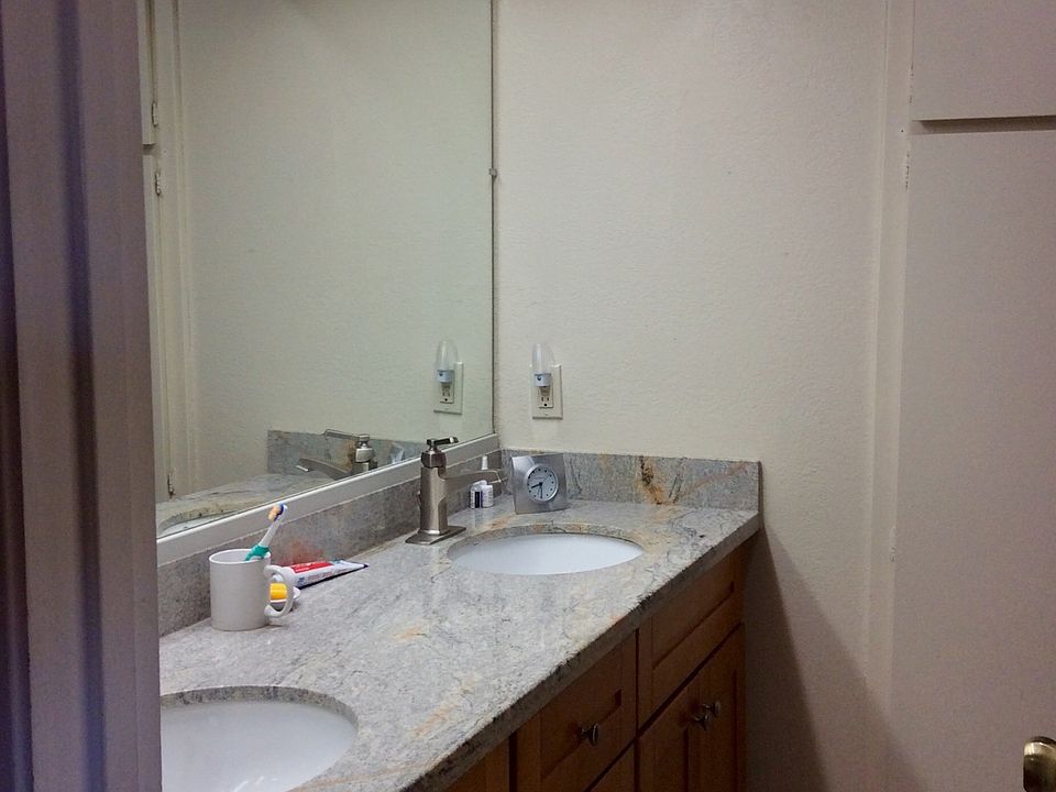 Double sink in bath