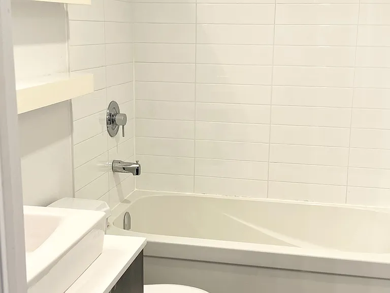 9199 Yonge St #1004 — Photo 6