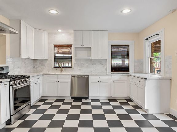 4th image of 701 E 17th St