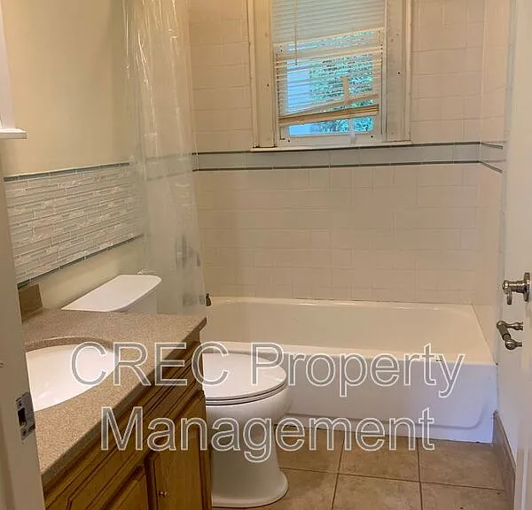 711 Locust St — Photo 16