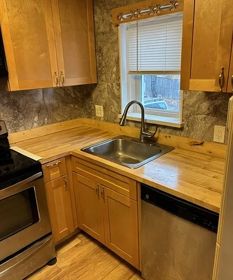 5242 Patrick Henry Dr — Photo 1