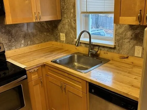 5242 Patrick Henry Dr, Baltimore, MD 21225