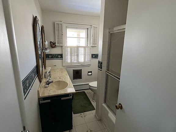 Main floor full bath