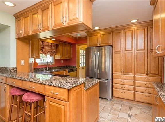 2nd image of 10 Miriam Ln
