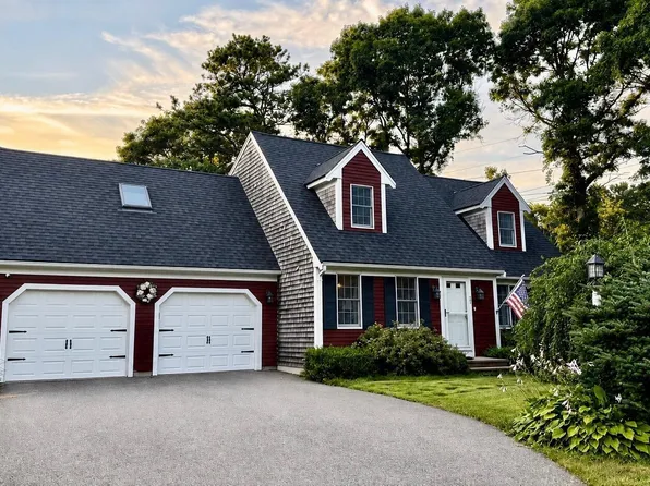 27 Thornberry Circle, Mashpee, MA 02649