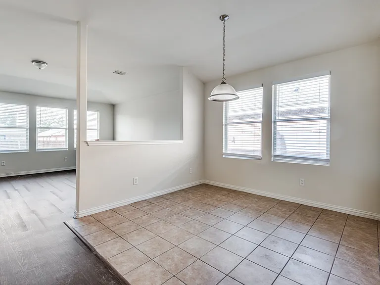 1942 Ryder Dr — Photo 2