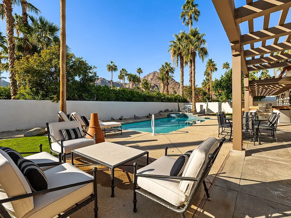 48885 Avenida Fernando