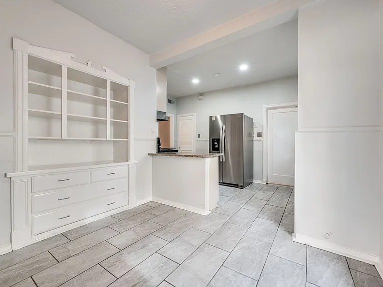 4315 Gilbert Ave — Photo 10