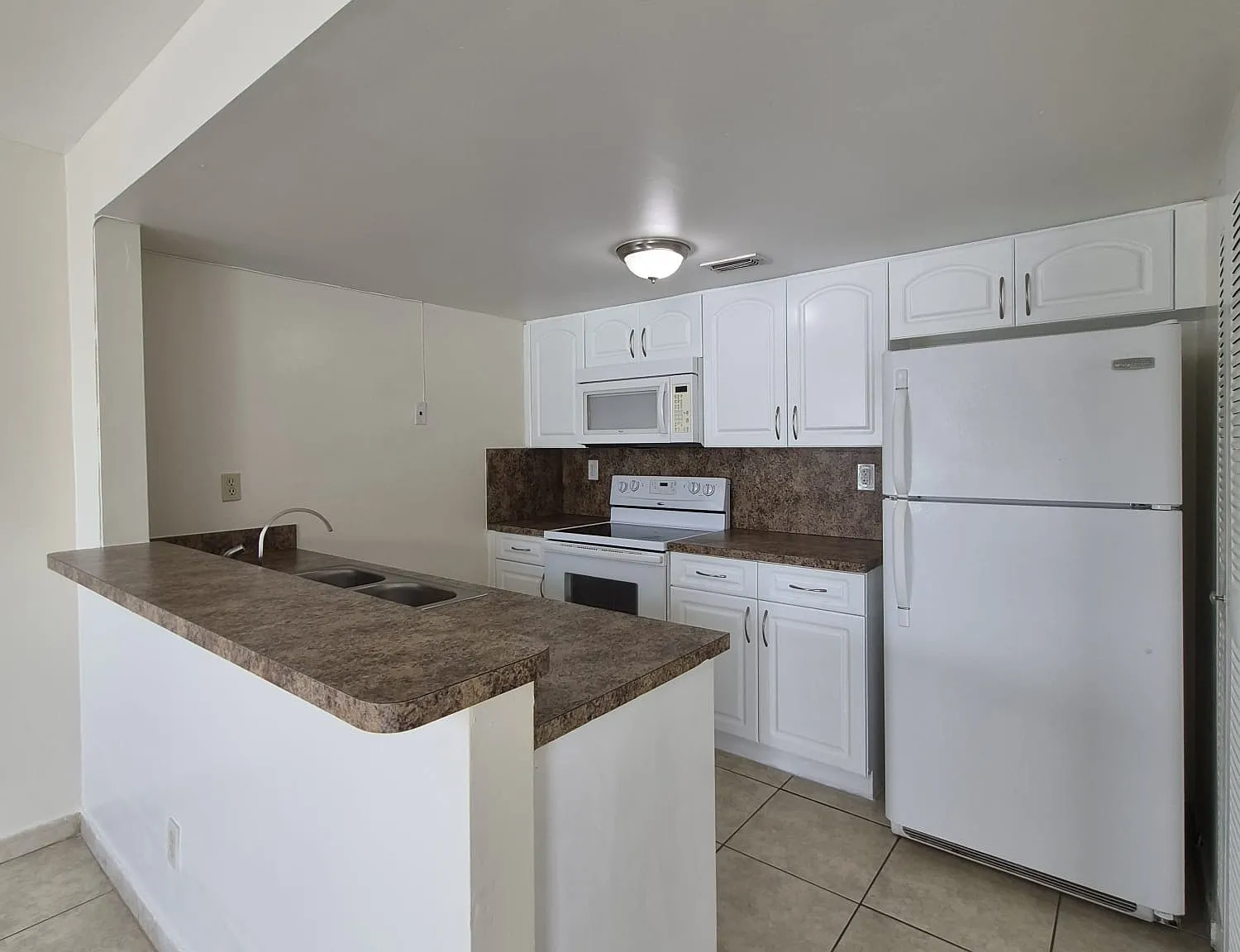 2 bed, 1.5 bath, 1000 sqft, $2,500 — Photo 4