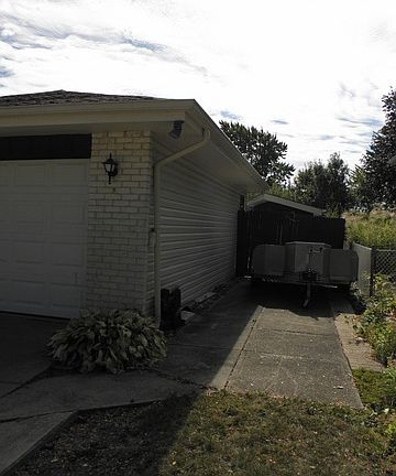 3rd image of 1801 Lincoln Ave