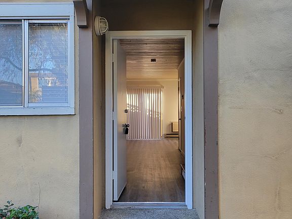 2nd image of 2318 Williams St