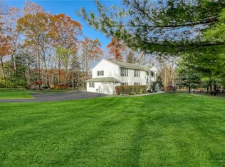 2 Finnegan Ln, Suffern, NY 10901