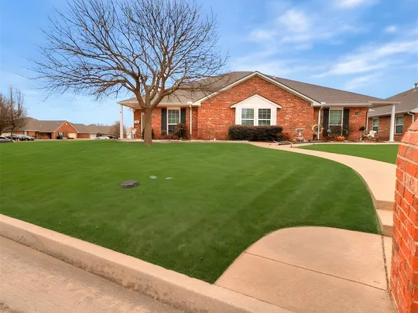 310 Glen Dr, Yukon, OK 73099