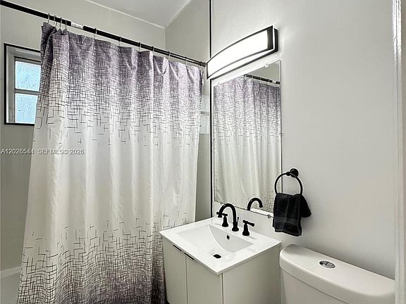 4th image of 836 10th St APT 7