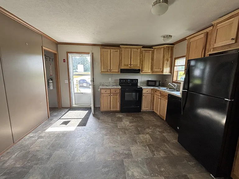 395 Moosehead Trl — Photo 8