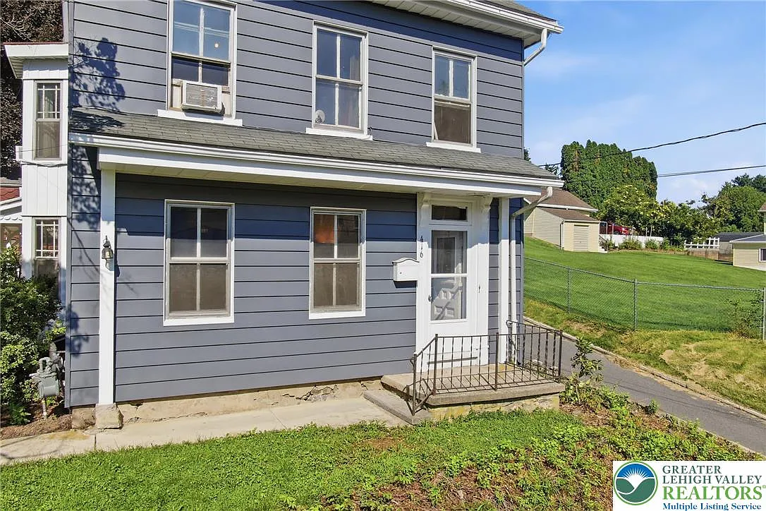 3 bed, 1.5 bath, 1708 sqft, $2,200 — Photo 2