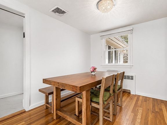 5th image of 332 Massapoag Ave