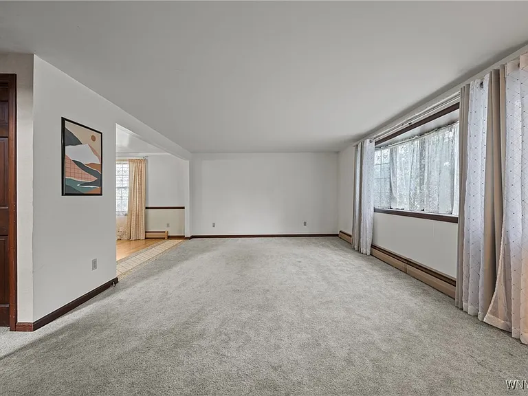 80 Capen Blvd — Photo 6