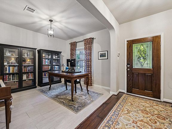 5th image of 3810 Blaine Oaks Ln