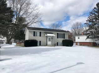 803 Holly Bush Dr, Holly, MI