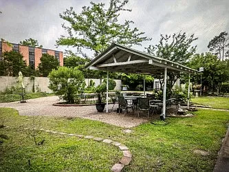 2 bed, 1.5 bath, 1000 sqft, $1,050 — Photo 1