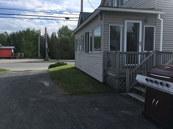 nice deck, and entrance 