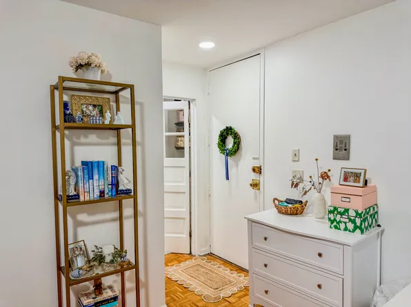 539 W Stratford Pl APT 402, Chicago, IL 60657