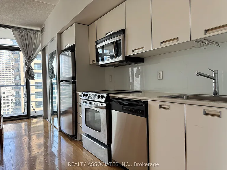 33 Charles St E #2210 — Photo 3