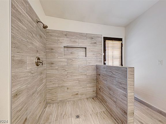 5th image of 4917 Evergreen Glen Dr
