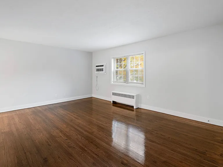 Molly Pitcher Village Apartments — Photo 17