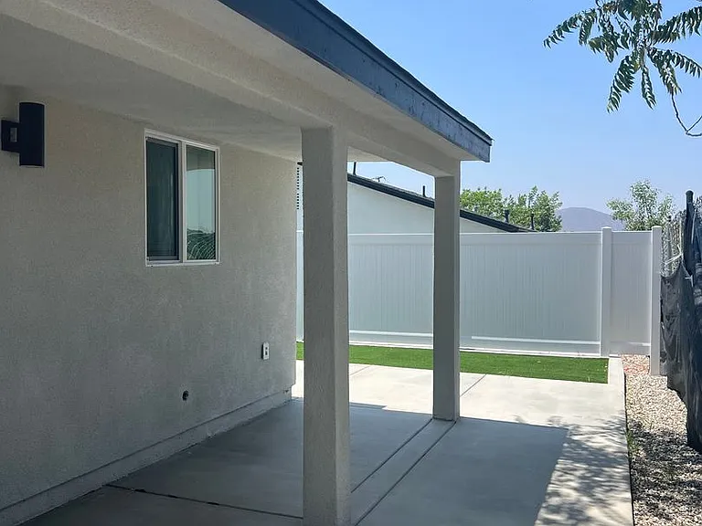 3523 Strong St — Photo 16