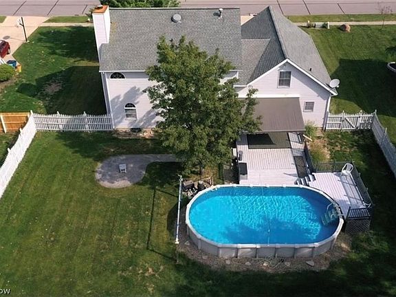 3rd image of 830 Forde Ave