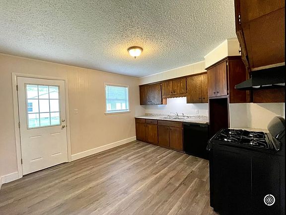 4th image of 501 12th Ave SE