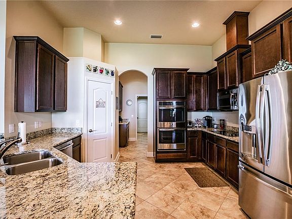 4th image of 2711 Colewood Ln