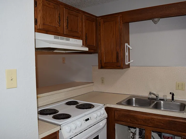 121 Perth Ct — Photo 5
